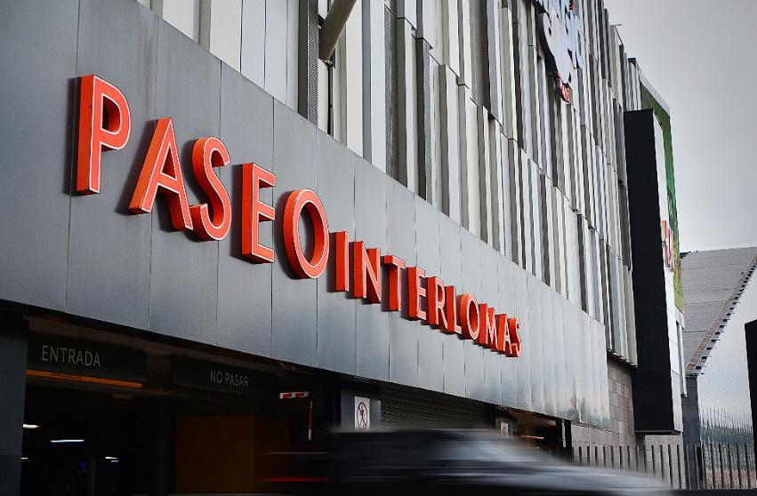 Paseo Interlomas — señalización monumental